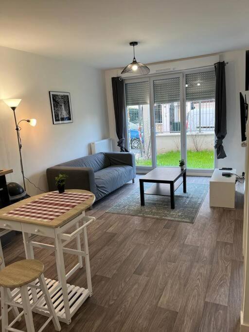 Appartement F2 De Haut Standing En Hypercentre Avec Jardin Prive A 270 M De La Gare De Mantes ! Εξωτερικό φωτογραφία
