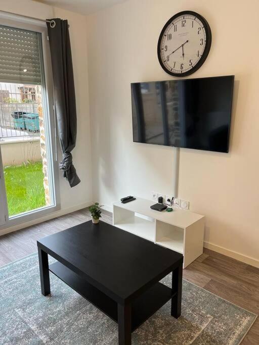 Appartement F2 De Haut Standing En Hypercentre Avec Jardin Prive A 270 M De La Gare De Mantes ! Εξωτερικό φωτογραφία