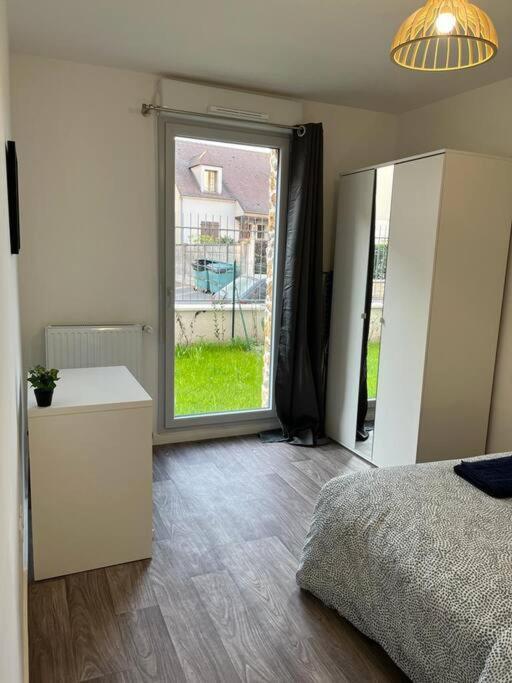 Appartement F2 De Haut Standing En Hypercentre Avec Jardin Prive A 270 M De La Gare De Mantes ! Εξωτερικό φωτογραφία