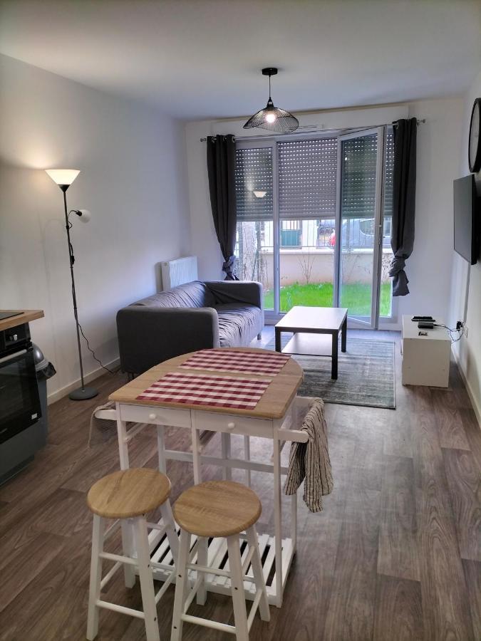 Appartement F2 De Haut Standing En Hypercentre Avec Jardin Prive A 270 M De La Gare De Mantes ! Εξωτερικό φωτογραφία