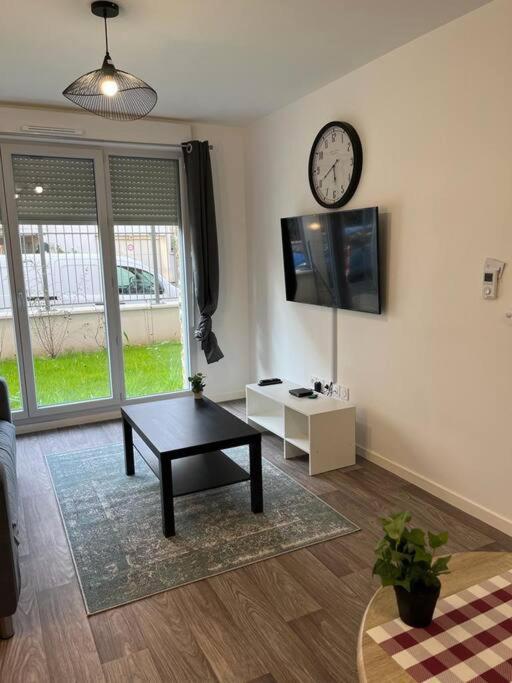 Appartement F2 De Haut Standing En Hypercentre Avec Jardin Prive A 270 M De La Gare De Mantes ! Εξωτερικό φωτογραφία